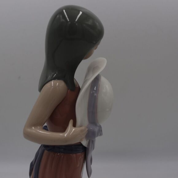 Lladro 5007 Bashful Girl in Pink Dress with Hat Figurine Statuette - Picture 8 of 12